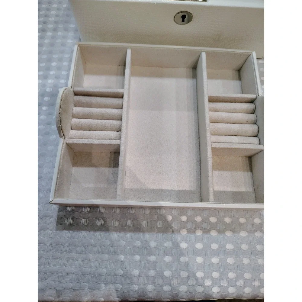 Wolf Pottery Barn Ivory Jewelry Box With Key Leatherette